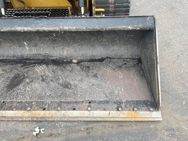 2019-caterpillar-259d3-image-13