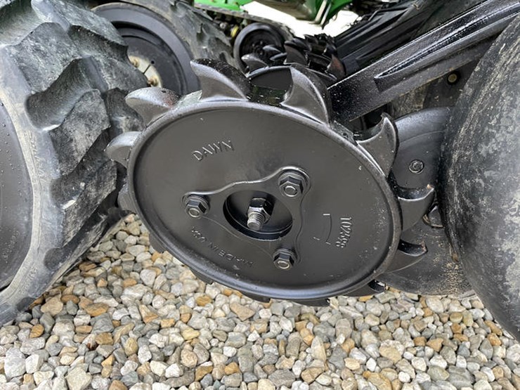 2017-john-deere-1990-image-40