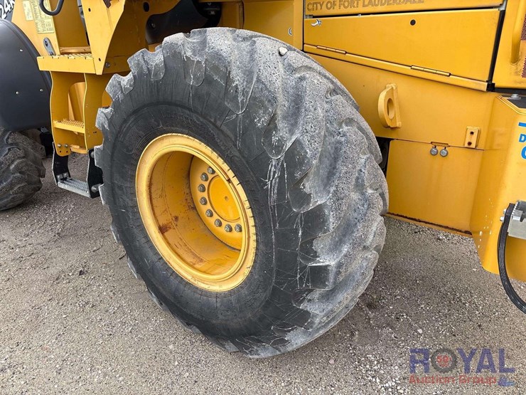 2018-deere-524k-image-34