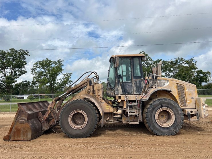 caterpillar-it62h-image-1