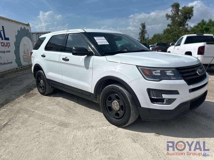 2016-ford-explorer-image-2