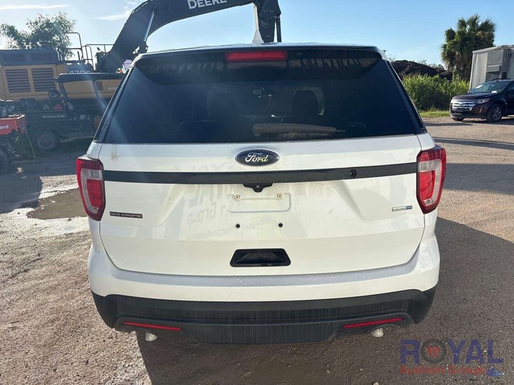 2016-ford-explorer-image-18