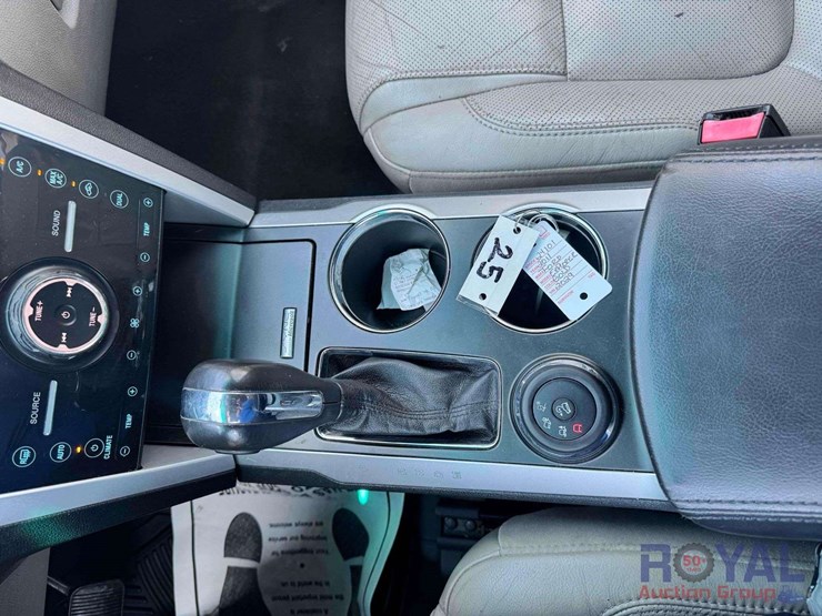 2011-ford-explorer-limited-image-17