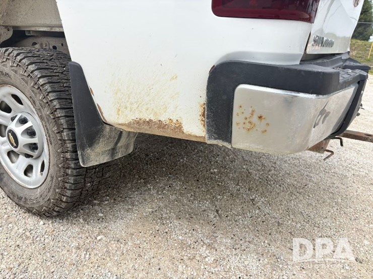 2013-chevrolet-3500hd-image-31