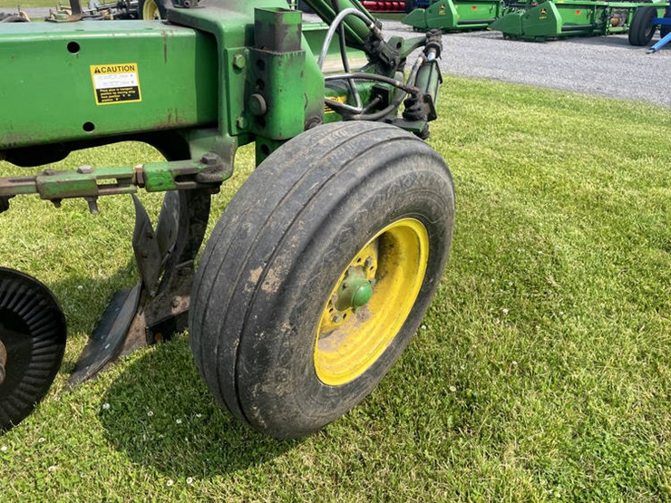 john-deere-2810-image-6
