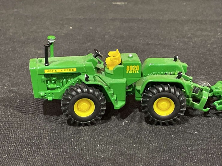 john-deere-8020-image-3