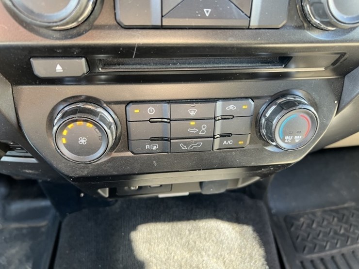 2015-ford-f150-xlt-image-35