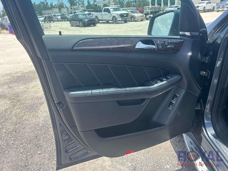 2016-mercedes-benz-gl450-image-5