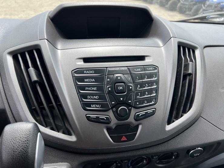 2015-ford-transit-image-28