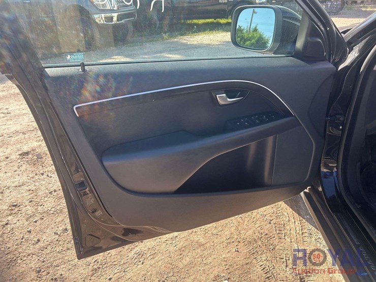 2012-volvo-xc70-image-6