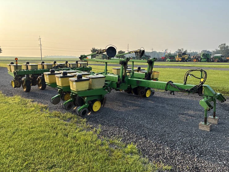 john-deere-7000-image-1