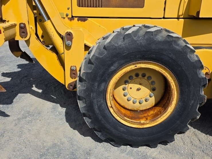 2001-deere-670c-image-30