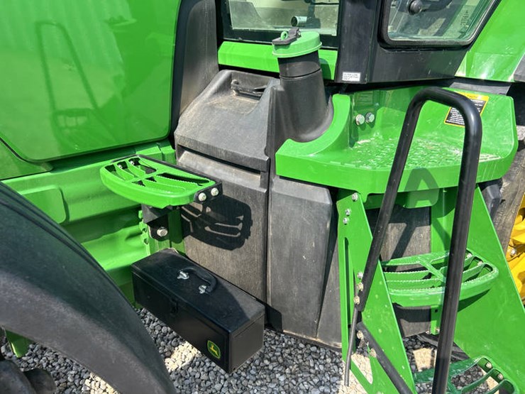 2012-john-deere-8285r-image-37