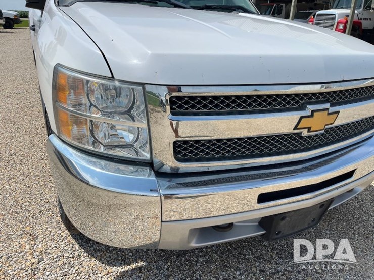 2012-chevrolet-silverado-image-25