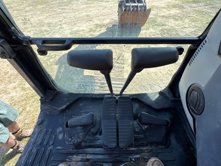 2016-komatsu-pc210-lc-11-image-23
