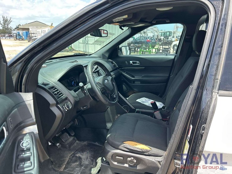 2018-ford-explorer-image-12