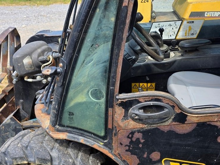 2011-jcb-515-40-image-25