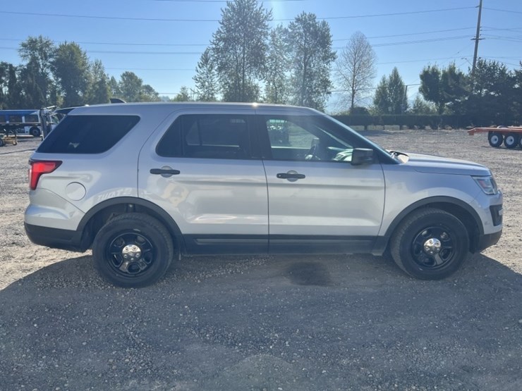 2018-ford-explorer-image-3