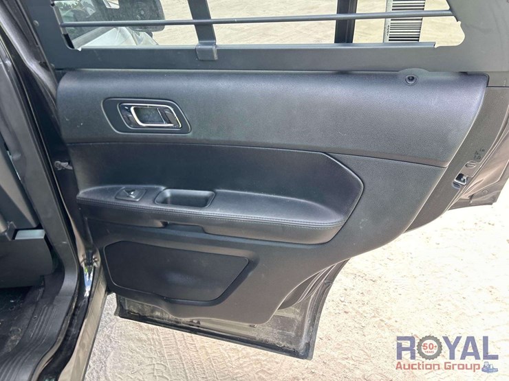 2016-ford-explorer-image-23