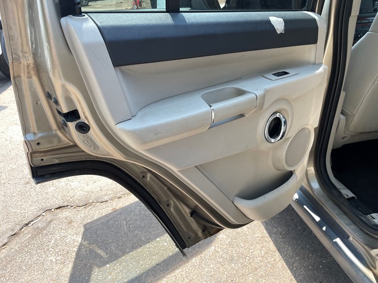 2006-jeep-commander-image-31