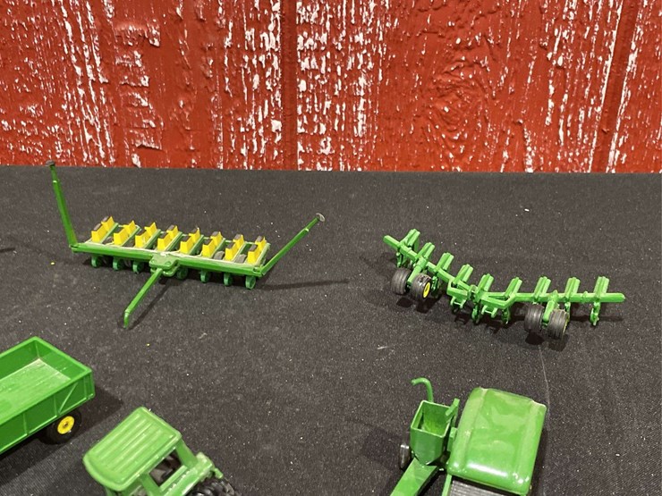 john-deere-64-image-3