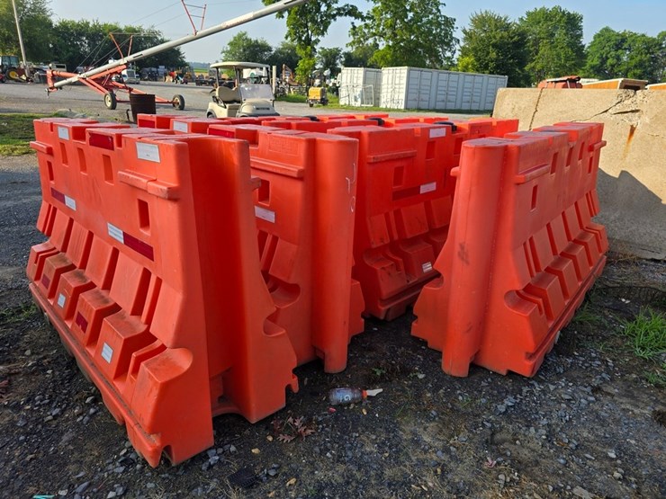 6-6'-orange-plastic-barriers-image-4