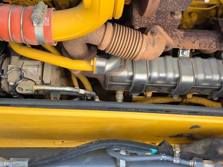 2014-deere-700k-lgp-image-55