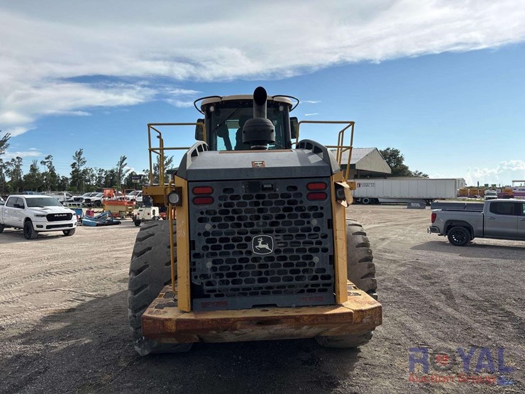 2011-deere-844k-image-37