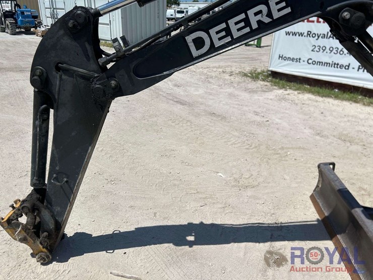 2017-deere-30g-image-14