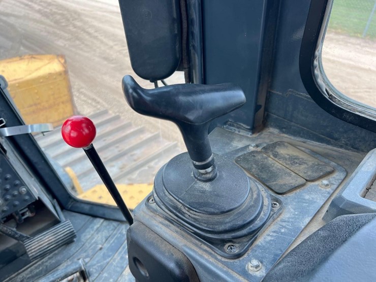 2020-deere-700k-lgp-image-35