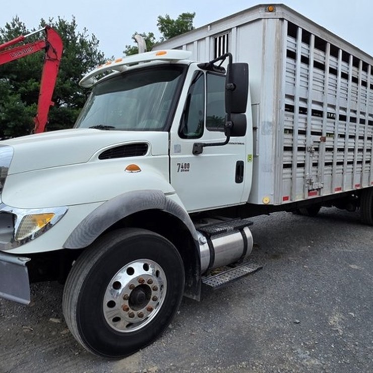 2005 INTERNATIONAL 7400