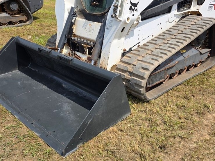 2022-bobcat-t770-image-34