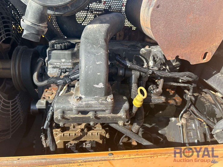 2010-case-650l-image-12