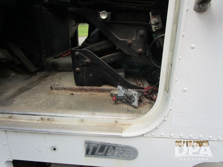 1996-cummins-m11-image-19