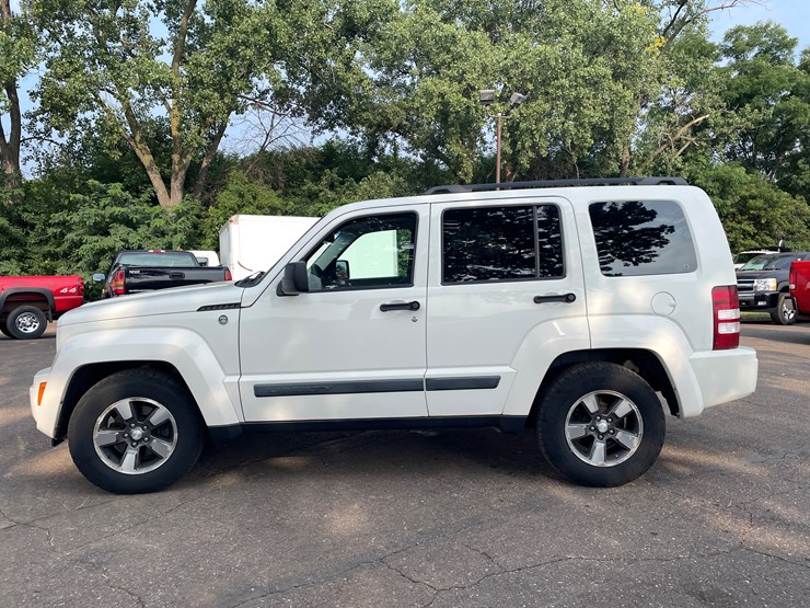 2008-jeep-liberty-sport-image-2