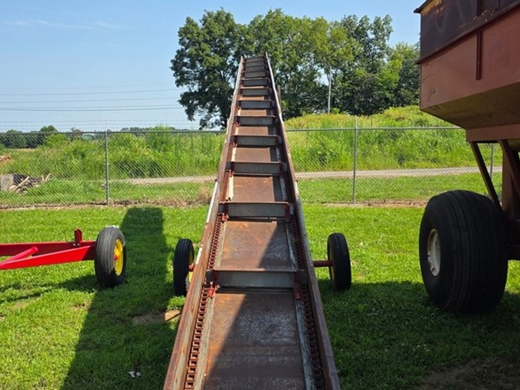 new-holland-155-image-23