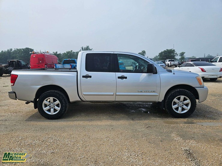 2014-nissan-titan-image-5