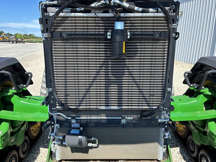 2020-john-deere-8rx-410-image-41