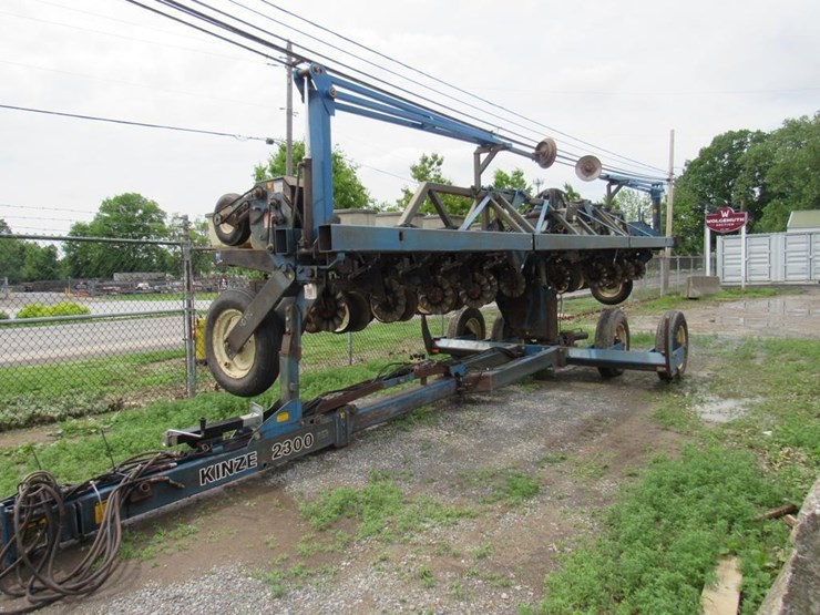 kinze-2300-image-10