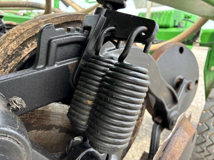 2023-john-deere-2510h-image-41
