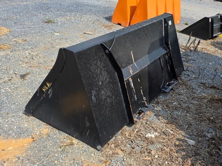 hla-84"-skidloader-material-bucket-(like-new)-image-2