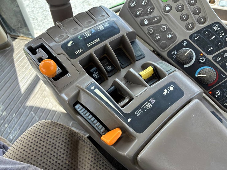 2014-john-deere-8285r-image-84