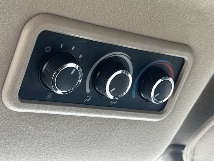 2015-chevrolet-express-3500-image-18