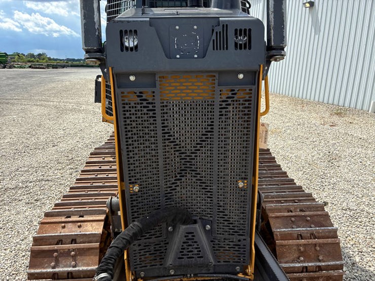 2022-john-deere-450-image-18