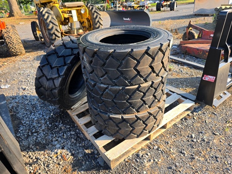 new-4-10-16.5-forerunner-skidloader-tires-image-2