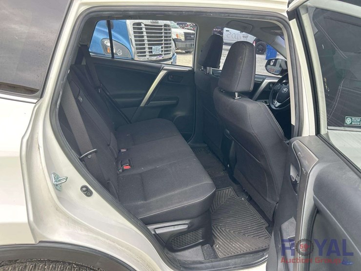 2018-toyota-rav4-image-28