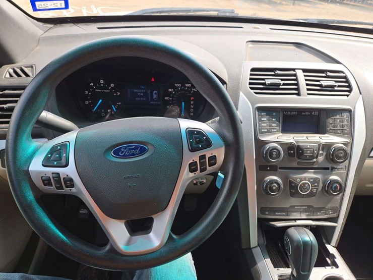 2014-ford-explorer-image-9
