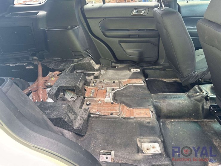 2016-ford-explorer-image-25
