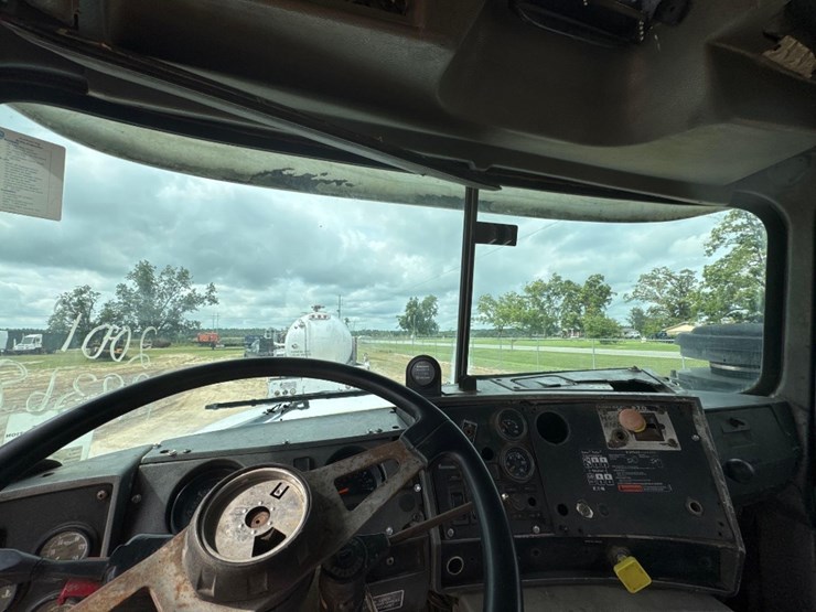 2001-mack-rd688s-image-29