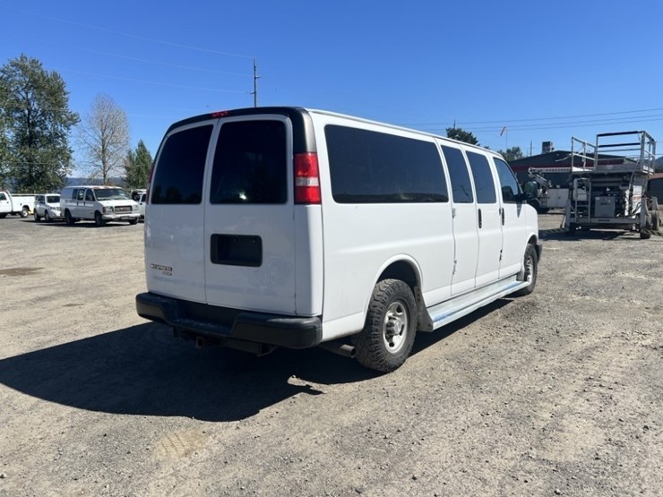 2015-chevrolet-express-3500-image-4